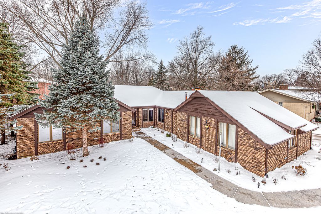 Image 1 of property listing at 6729 W Menominee Parkway, Palos Heights, IL 60463