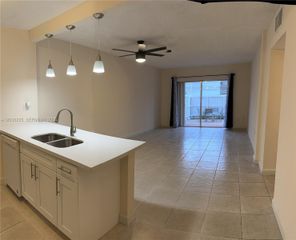 10900 SW 104th St 118, Miami, FL 33176