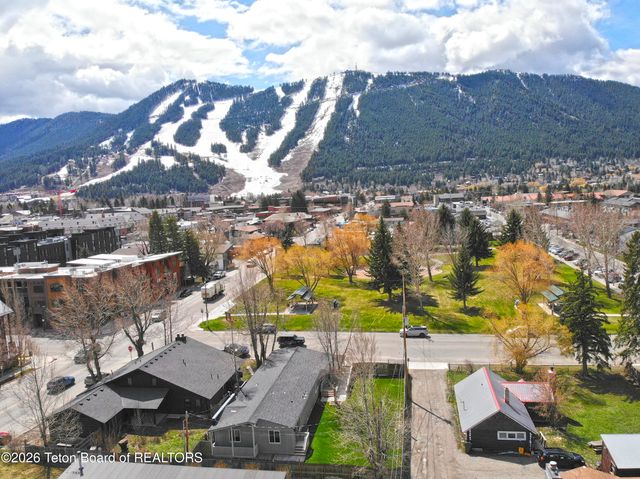 245 W GILL Avenue, Jackson, WY 83001