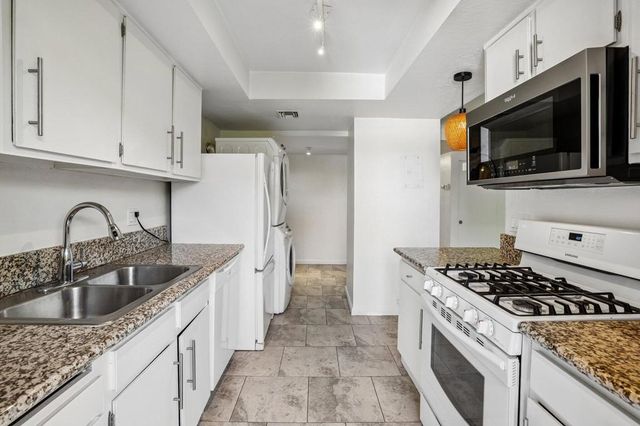 400 N Sunrise Way 228, Palm Springs, CA 92262