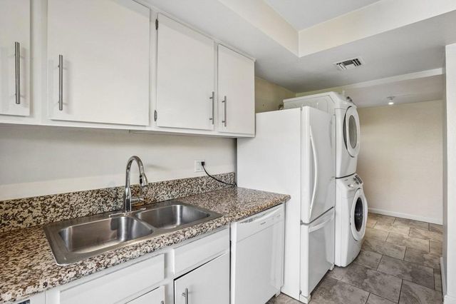 400 N Sunrise Way 228, Palm Springs, CA 92262