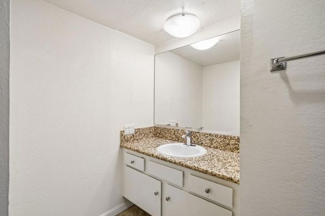 400 N Sunrise Way 228, Palm Springs, CA 92262