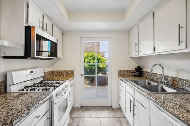 400 N Sunrise Way 228, Palm Springs, CA 92262