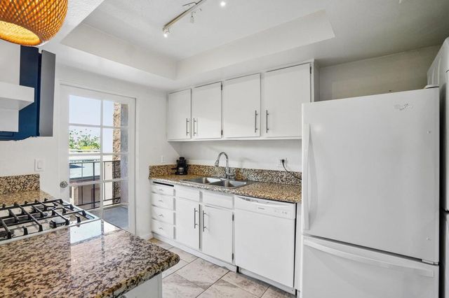400 N Sunrise Way 228, Palm Springs, CA 92262
