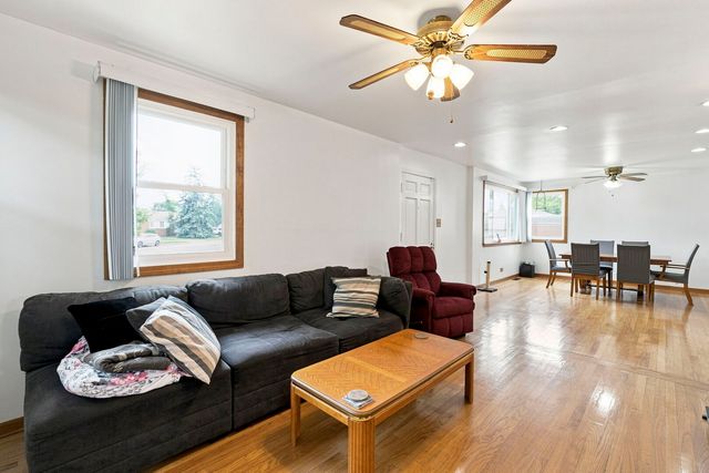 2170 Laura Lane, Des Plaines, IL 60018