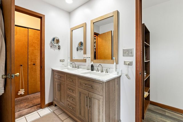2170 Laura Lane, Des Plaines, IL 60018