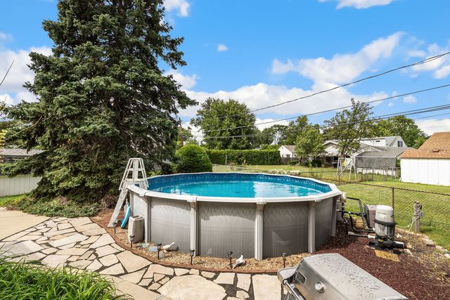 2170 Laura Lane, Des Plaines, IL 60018