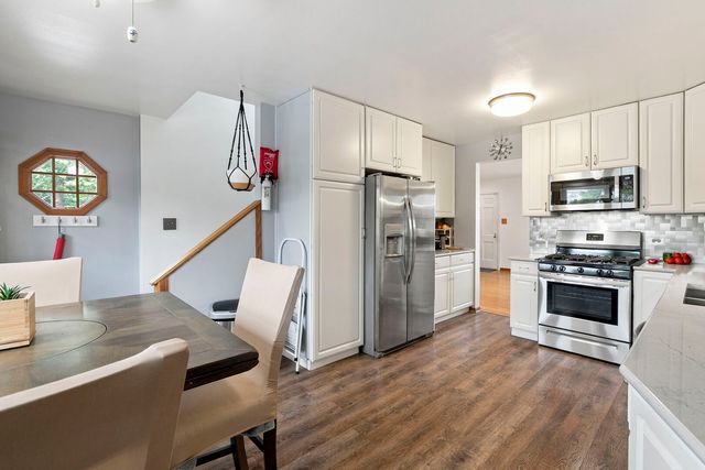 2170 Laura Lane, Des Plaines, IL 60018