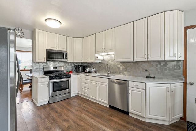 2170 Laura Lane, Des Plaines, IL 60018