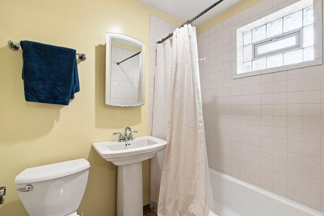 2170 Laura Lane, Des Plaines, IL 60018