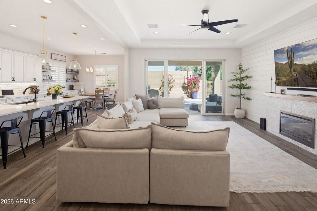 Image 10 of property listing at 14606 W CORRINE Drive, Surprise, AZ 85379