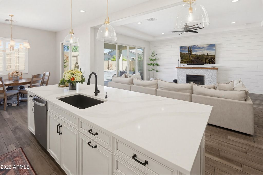 Image 14 of property listing at 14606 W CORRINE Drive, Surprise, AZ 85379