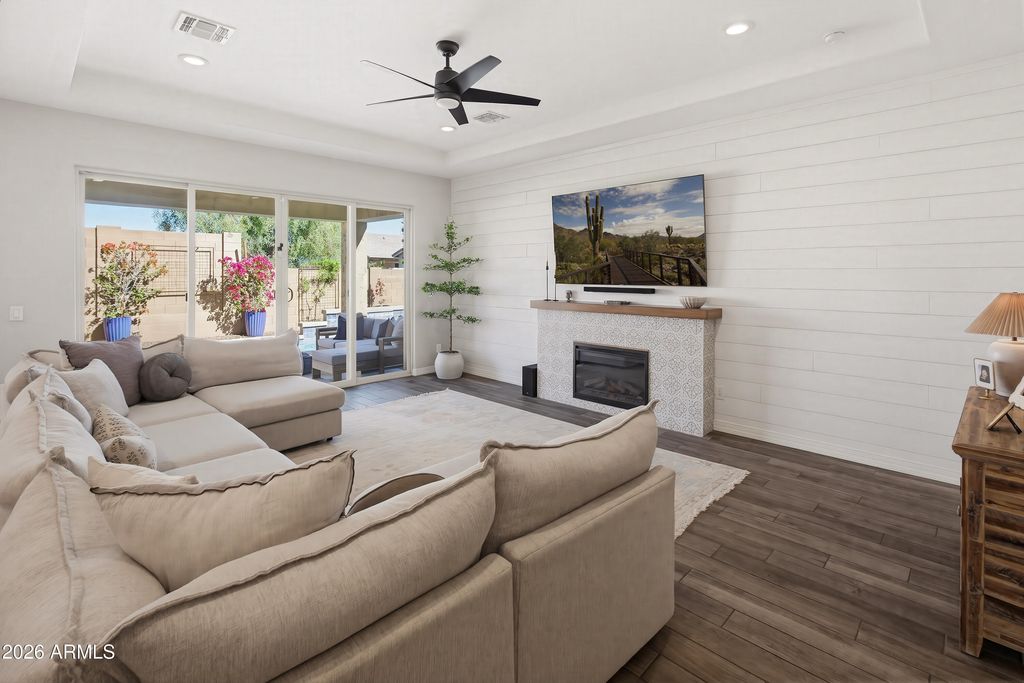 Image 21 of property listing at 14606 W CORRINE Drive, Surprise, AZ 85379