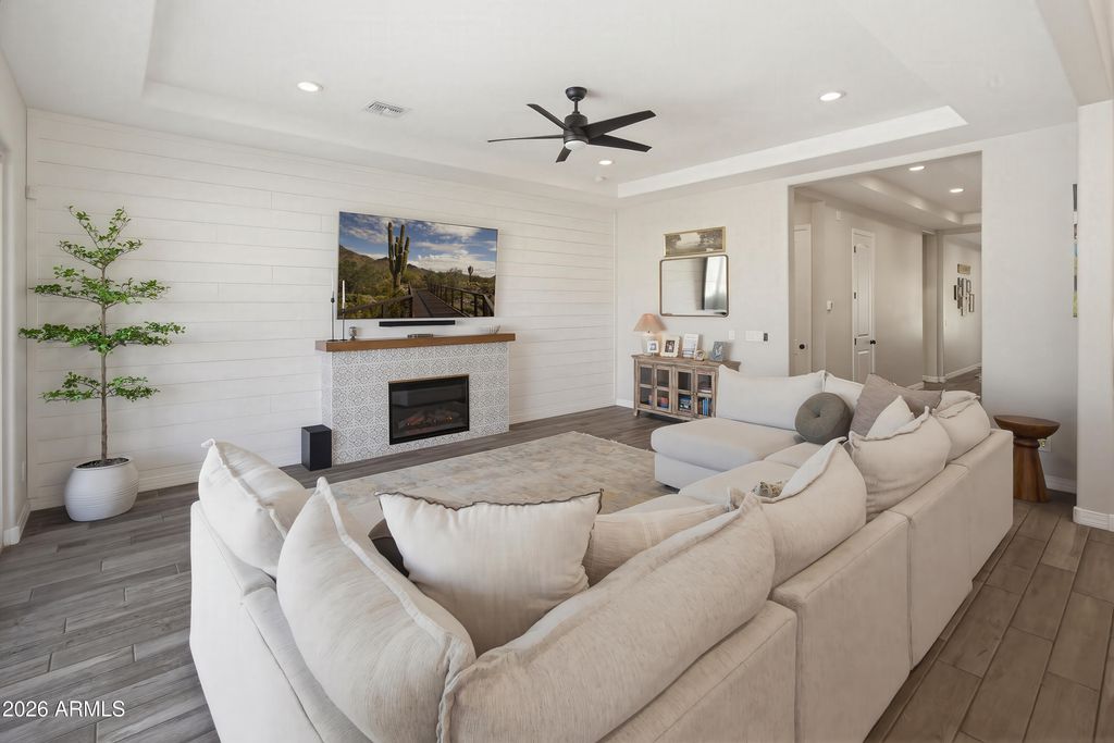 Image 22 of property listing at 14606 W CORRINE Drive, Surprise, AZ 85379