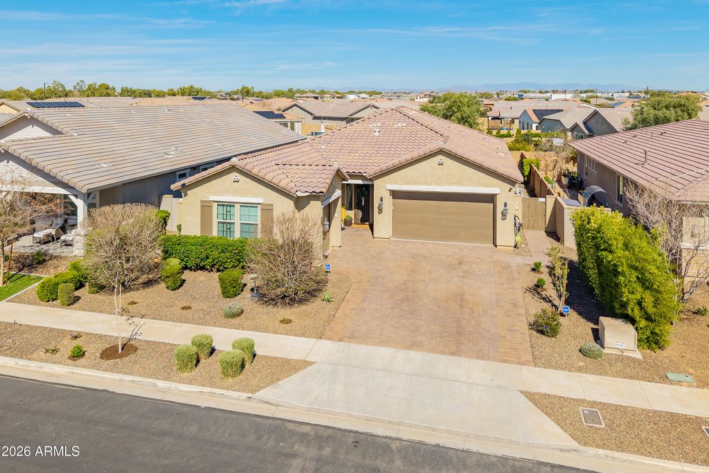 Image 5 of property listing at 14606 W CORRINE Drive, Surprise, AZ 85379