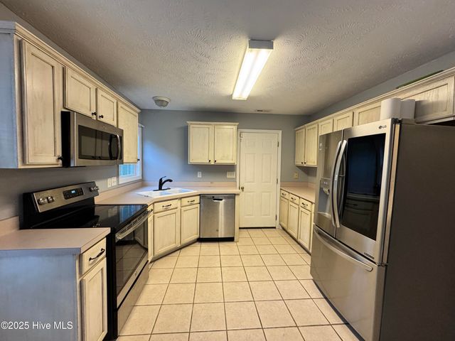 115 Batchelors Trail, Jacksonville, NC 28546