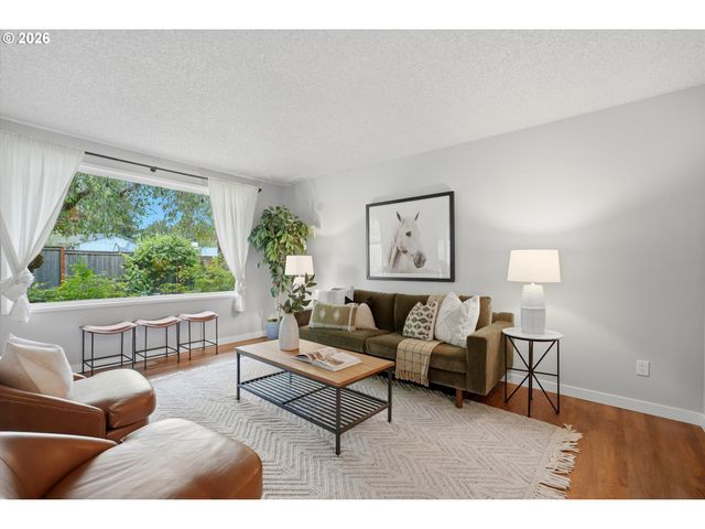 11765 Sw SPRINGWOOD Dr, Portland, OR 97223