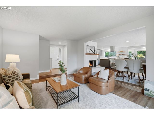11765 Sw SPRINGWOOD Dr, Portland, OR 97223