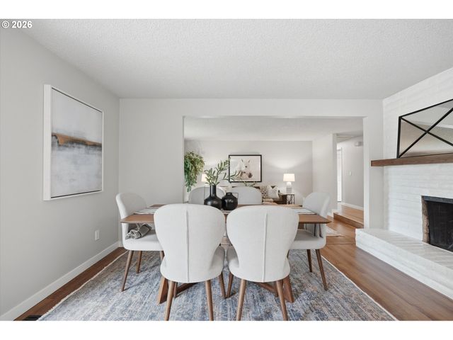 11765 Sw SPRINGWOOD Dr, Portland, OR 97223