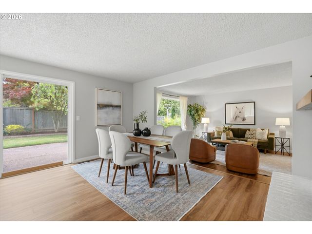 11765 Sw SPRINGWOOD Dr, Portland, OR 97223