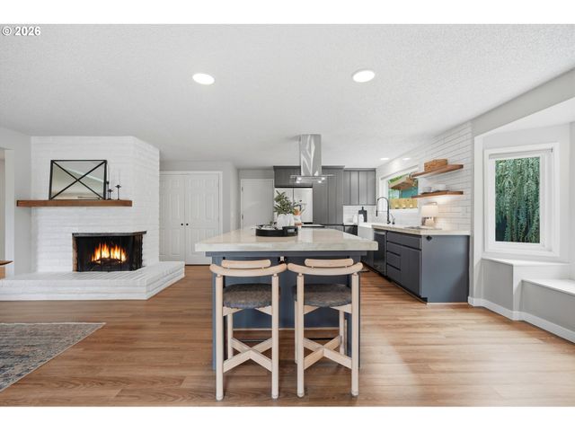 11765 Sw SPRINGWOOD Dr, Portland, OR 97223