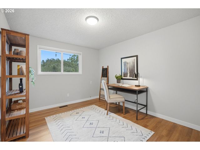 11765 Sw SPRINGWOOD Dr, Portland, OR 97223