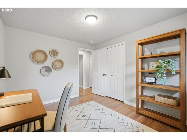 11765 Sw SPRINGWOOD Dr, Portland, OR 97223