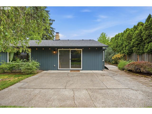 11765 Sw SPRINGWOOD Dr, Portland, OR 97223