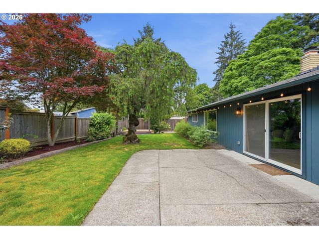 11765 Sw SPRINGWOOD Dr, Portland, OR 97223