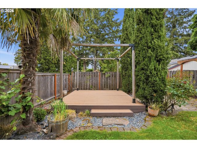 11765 Sw SPRINGWOOD Dr, Portland, OR 97223
