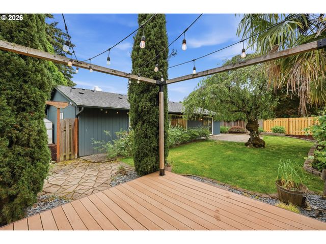 11765 Sw SPRINGWOOD Dr, Portland, OR 97223