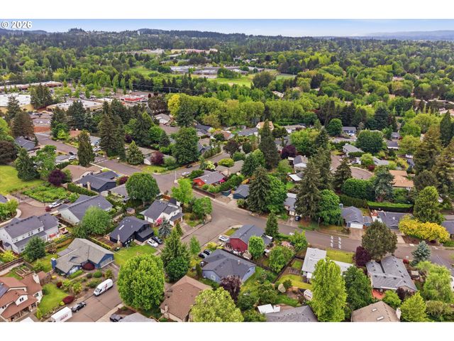 11765 Sw SPRINGWOOD Dr, Portland, OR 97223