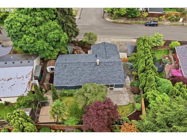 11765 Sw SPRINGWOOD Dr, Portland, OR 97223