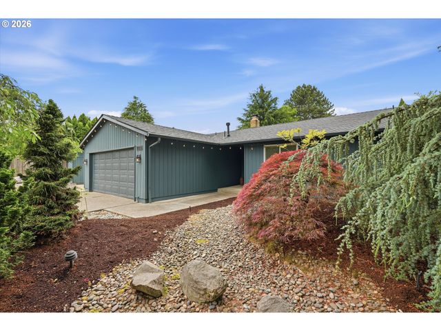 11765 Sw SPRINGWOOD Dr, Portland, OR 97223