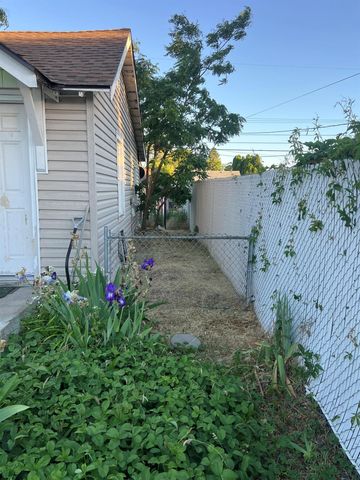628 E Sanson Ave, Spokane, WA 99207