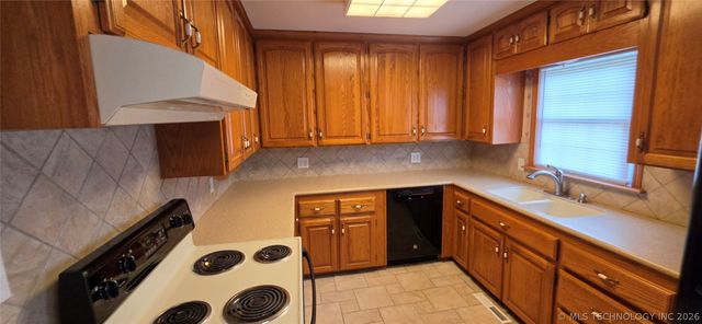 7910 E 129th Street S, Bixby, OK 74008
