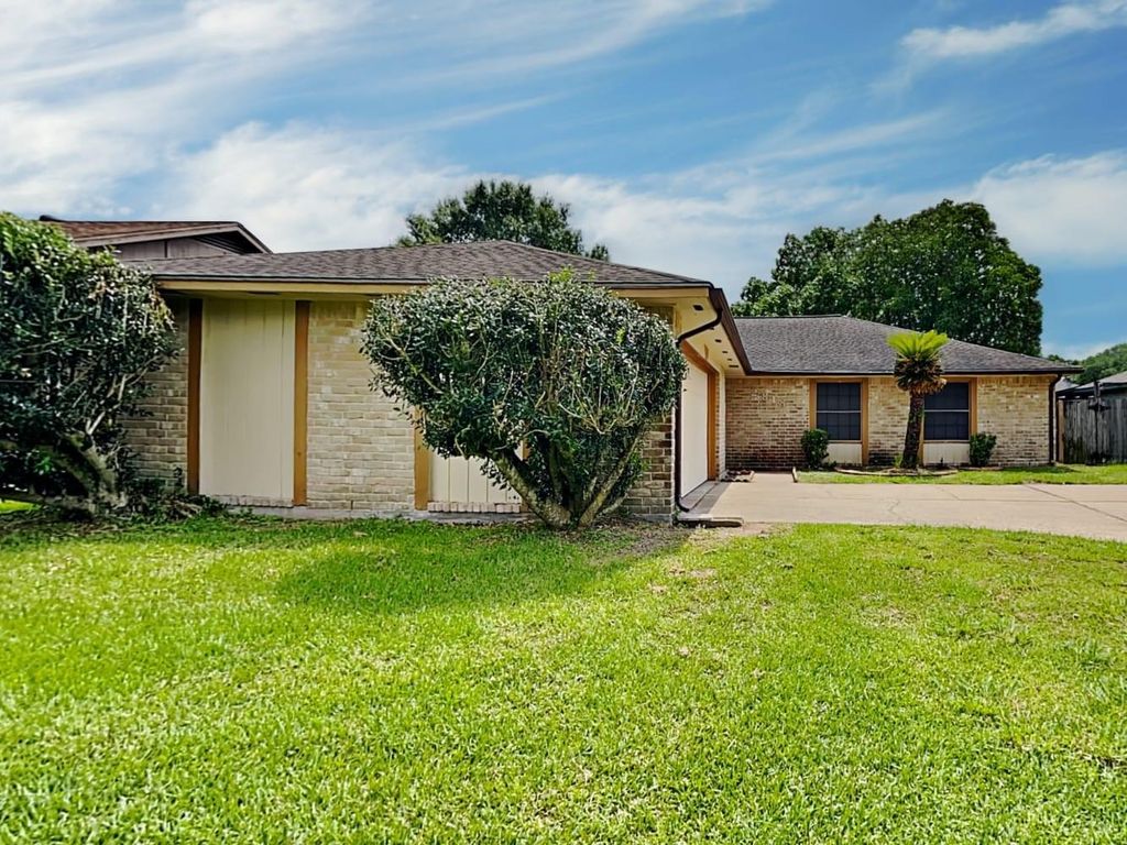 2818 Mayflower Landing Court, Webster, TX 77598