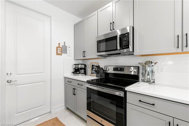 7578 Rockefeller DR, Naples, FL 34119