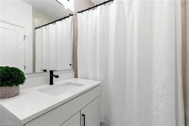 7578 Rockefeller DR, Naples, FL 34119