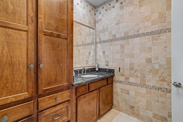 2205 Mission Street, Kemah, TX 77565