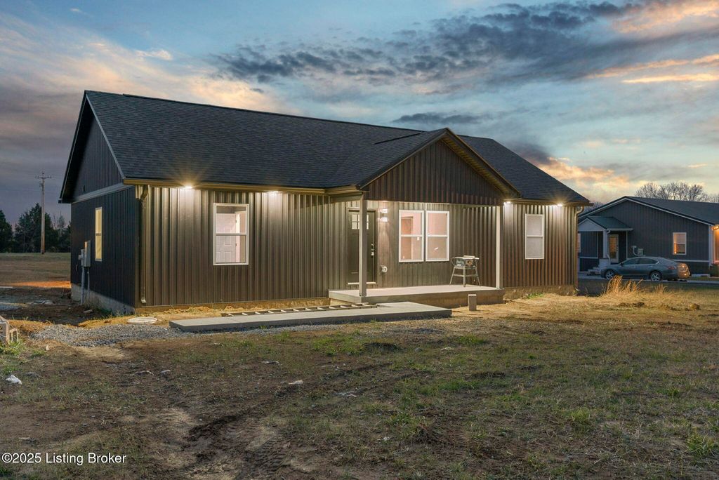 35 Luke St, Clarkson, KY 42726