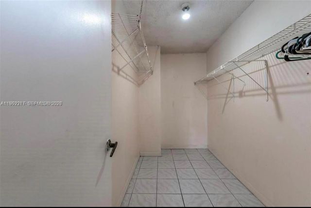 9678 Fontainebleau Blvd 308, Miami, FL 33172