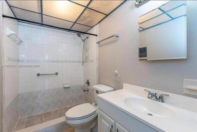 9678 Fontainebleau Blvd 308, Miami, FL 33172