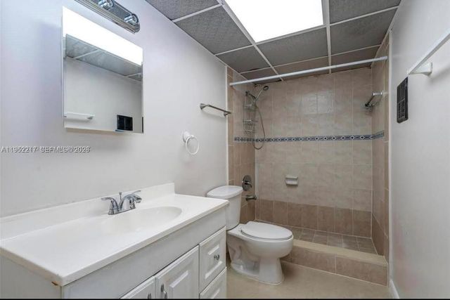 9678 Fontainebleau Blvd 308, Miami, FL 33172