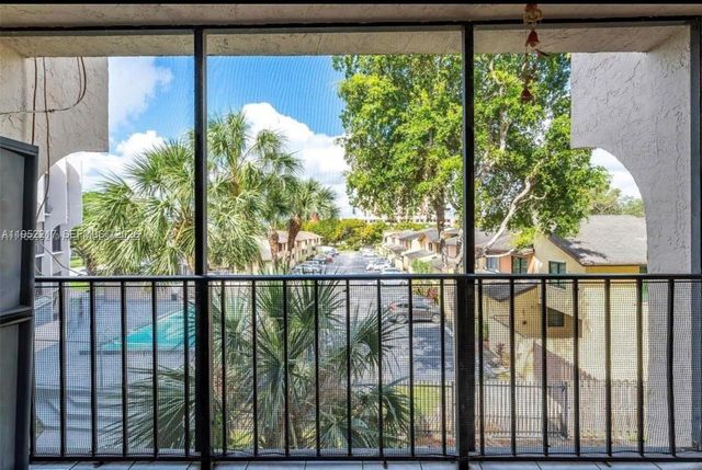 9678 Fontainebleau Blvd 308, Miami, FL 33172