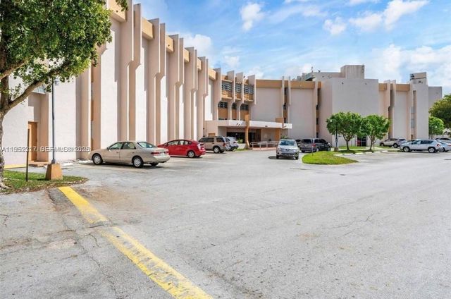 9678 Fontainebleau Blvd 308, Miami, FL 33172