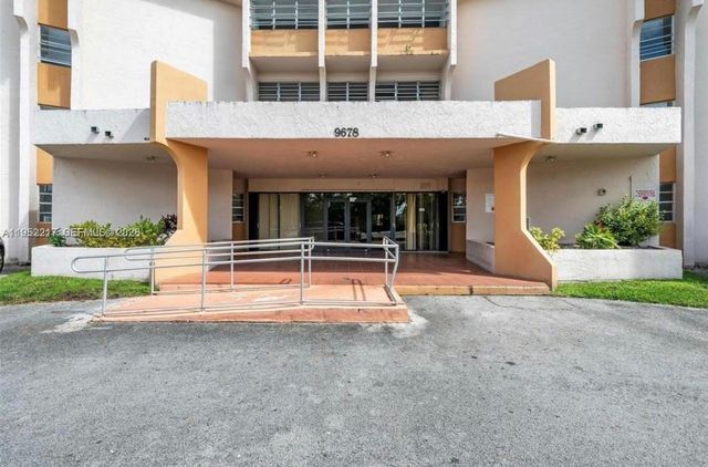 9678 Fontainebleau Blvd 308, Miami, FL 33172