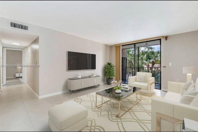 9678 Fontainebleau Blvd 308, Miami, FL 33172