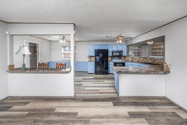 7801 NW Morrocco Dr, Lawton, OK 73505