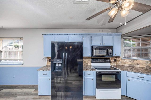 7801 NW Morrocco Dr, Lawton, OK 73505